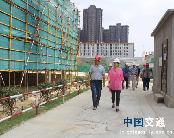 南昌市質(zhì)監(jiān)站領導蒞臨象湖隧道、九洲高架安置房項目檢查指導工作